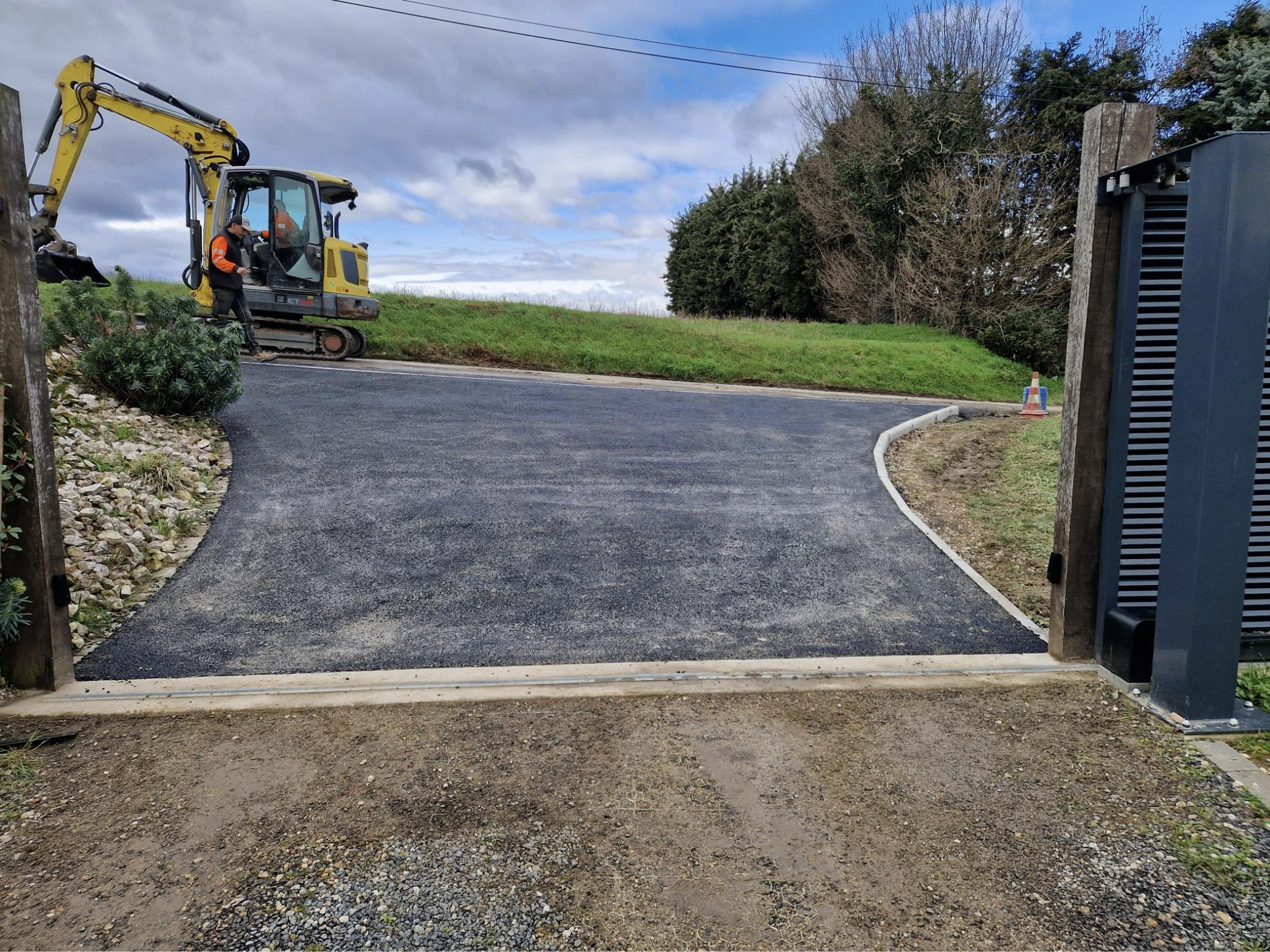 Mise en œuvre d’une couche de matériau concassé 0/31.5 pour la préparation de l’entrée