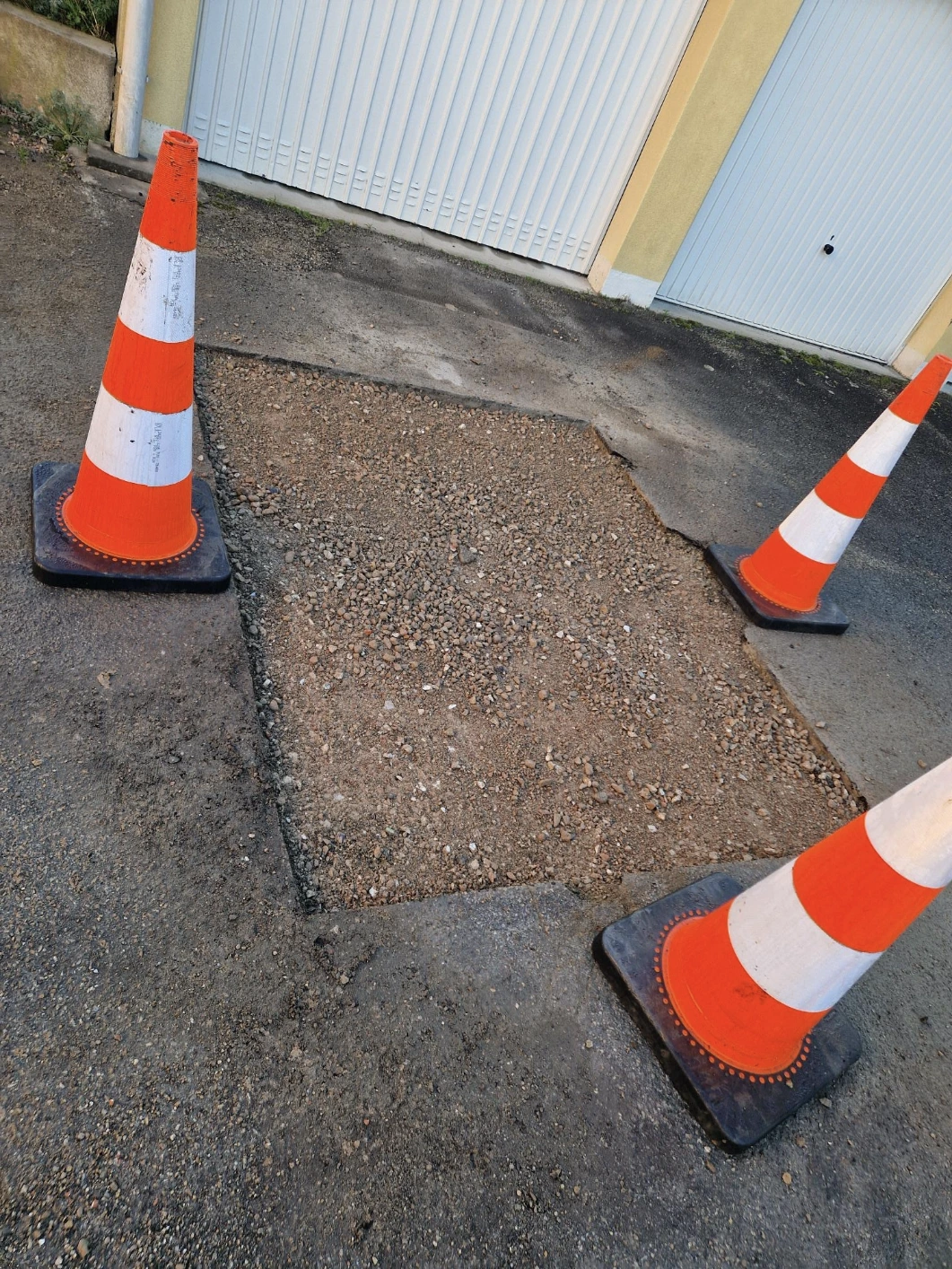 Reprise d’un trou sous chaussée avec béton